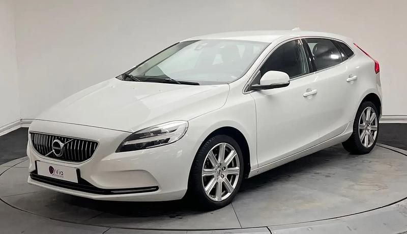 Blanc Occasion 2018 Volvo V40 Inscription Berline | 10 990 € (Prix assez cher) - Image 1/4