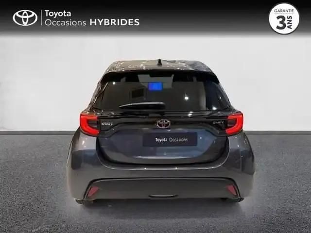 Nouvelle Toyota Yaris Hybrid Design 116 ch (85 kW) 2025 Gris atlas (m) Berline