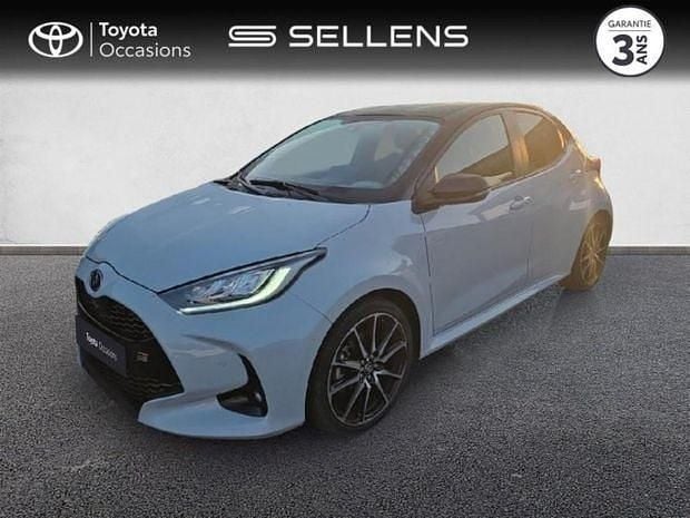 Gris Utilisé 2023 Toyota Yaris Hybrid Sport | 23 880 € (Prix juste) - Image 1/4