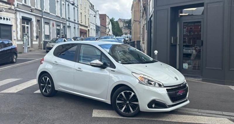 Blanc Utilisé 2019 Peugeot 208 Signature Sky Citadine | 9 990 € (Bon prix) - Image 1/4