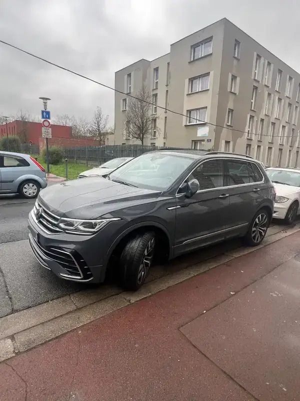 Gris Utilisé 2023 VW Tiguan R-line SUV | 36 900 € (Prix assez cher) - Image 1/4