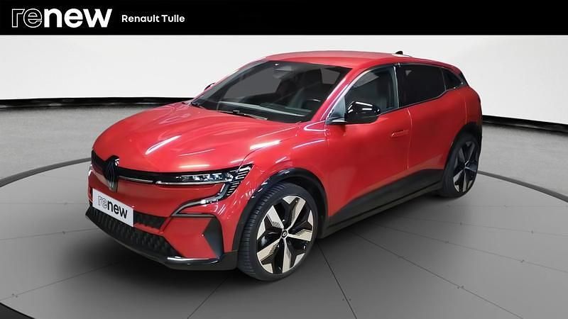 Rouge Utilisé 2022 Renault Mégane Techno Berline | 17 990 € (Bon prix) - Image 1/4