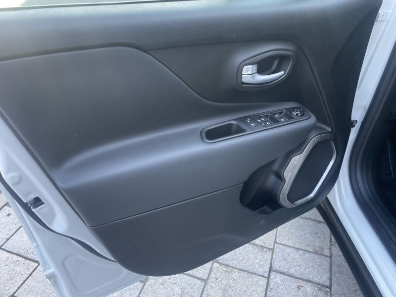 Image 2/4