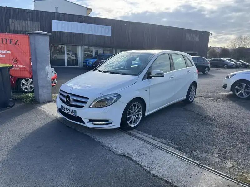 Blanc Utilisé 2012 Mercedes B180 Monospace | 11 490 € (Prix cher) - Image 1/4