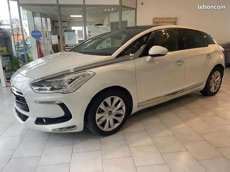 Blanc Utilisé 2015 Citroën DS5 Citadine | 7 450 € - Image 1/4