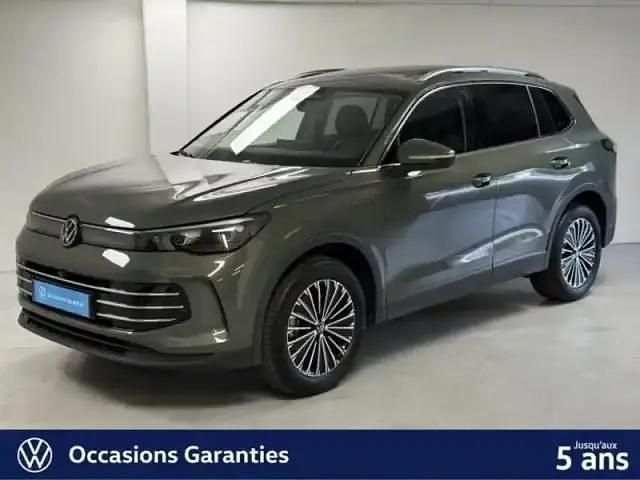 Vert Occasion 2024 VW Tiguan Elegance SUV | 46 490 € - Image 1/4