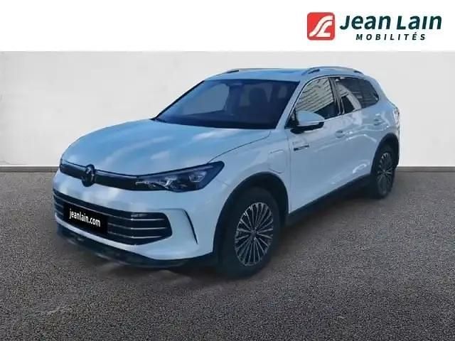 Blanc Occasion 2025 VW Tiguan Elegance SUV | 48 120 € - Image 1/4