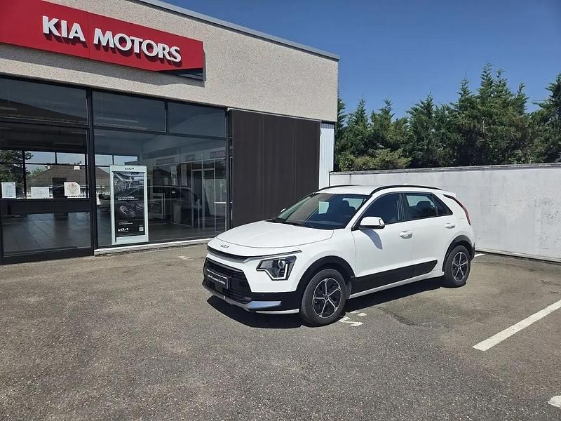 Blanc Utilisé 2024 Kia Niro Active SUV | 29 790 € (Prix juste) - Image 1/4