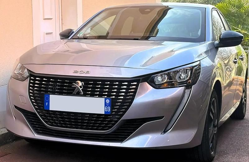 Utilisé 2023 Peugeot 208 Allure Citadine | 15 400 € (Bon prix) - Image 1/4