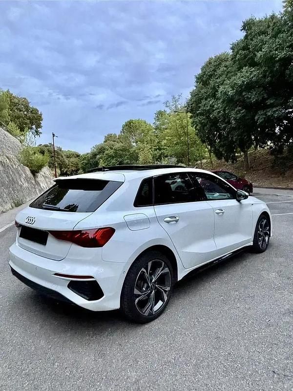 Blanc Utilisé 2022 Audi A3 Sportback e-tron S-Line Berline | 34 900 € - Image 1/4