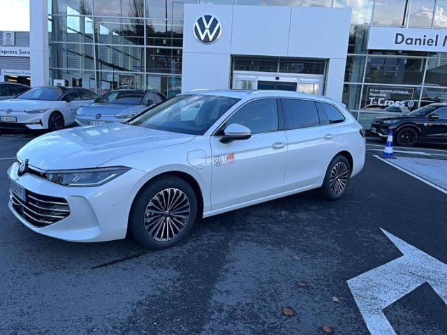 Nouvelle 2025 VW Passat Elegance | 57 850 € (Prix cher) - Image 1/4