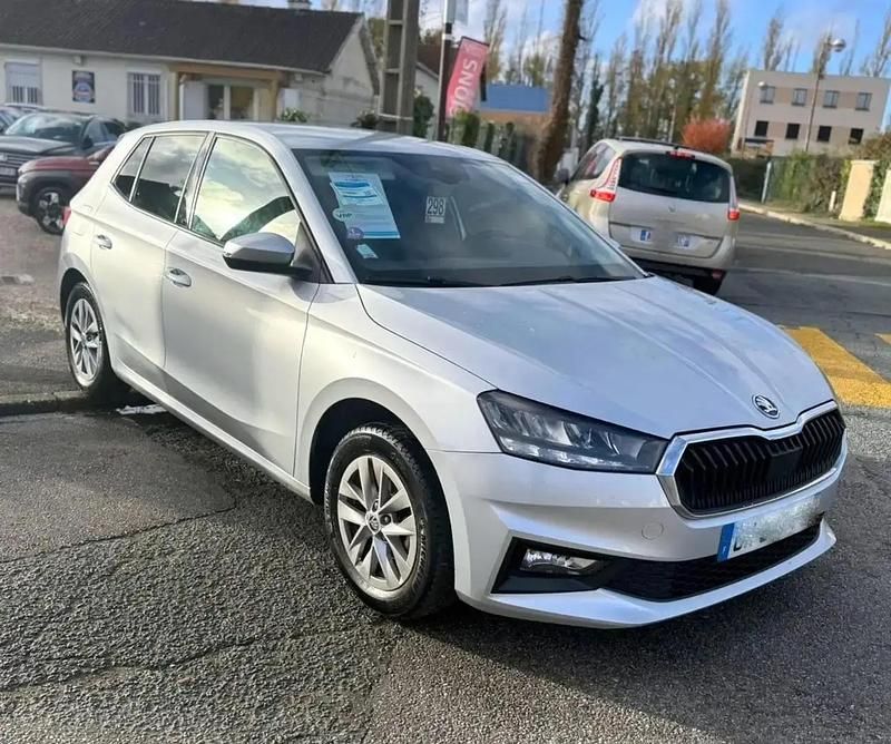 Noir Occasion 2022 Skoda Fabia Ambition Berline | 9 990 € (Super prix) - Image 1/4