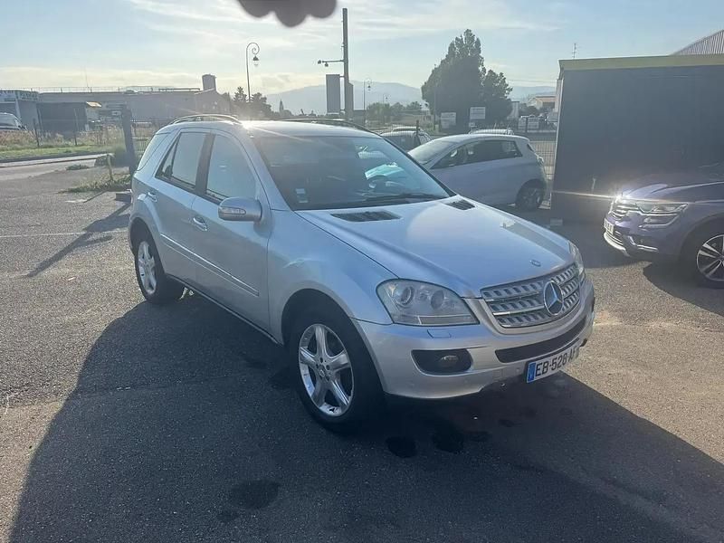 Gris Utilisé 2006 Mercedes ML320 SUV | 6 990 € (Prix juste) - Image 1/4