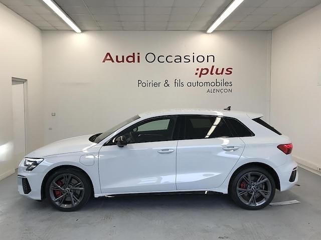 Occasion Audi A3 Sportback e-tron Competition 150 ch (110 kW) 2021 Blanc glacier métallisé Citadine