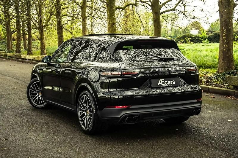 Noir Utilisé 2018 Porsche Cayenne Sport SUV | 69 950 € - Image 1/4