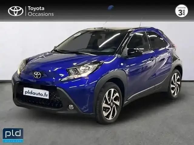 Biton bleu genièvre métal/toit noir Utilisé 2024 Toyota Aygo X Design SUV | 17 490 € - Image 1/4