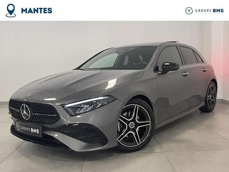 Noir Utilisé 2025 Mercedes A200 AMG line Berline | 41 900 € (Prix cher) - Image 1/4