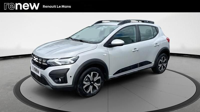 Gris Utilisé 2024 Dacia Sandero Expression Citadine | 17 090 € (Prix assez cher) - Image 1/4