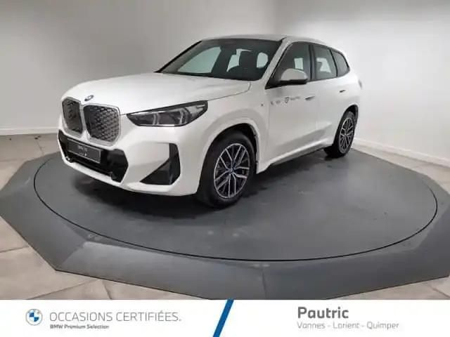 Blanc Utilisé 2025 BMW iX1 M Sport SUV | 43 856 € (Prix juste) - Image 1/4