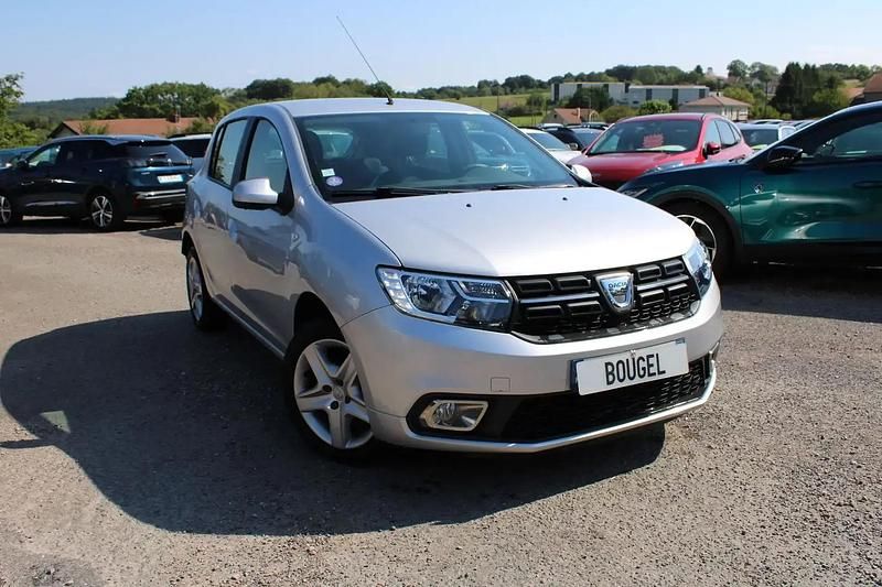 Gris Utilisé 2017 Dacia Sandero Lauréate Citadine | 10 990 € (Prix juste) - Image 1/4