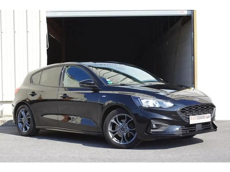 Noir Utilisé 2019 Ford Focus ST-Line Berline | 17 990 € (Prix juste) - Image 1/4