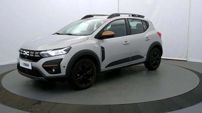 Gris Utilisé 2024 Dacia Sandero Extreme Citadine | 16 990 € (Prix assez cher) - Image 1/4