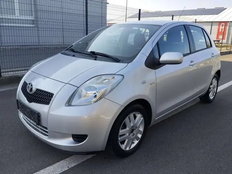 Gris Utilisé 2007 Toyota Yaris Luna Berline | 3 000 € (Prix juste) - Image 1/4