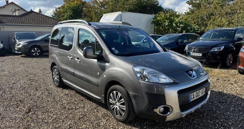 Utilisé 2012 Peugeot Partner Tepee Outdoor Monospace | 7 990 € (Prix juste) - Image 1/4