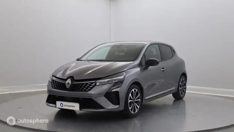 Utilisé 2024 Renault Clio V Techno Berline | 17 799 € (Prix juste) - Image 1/4