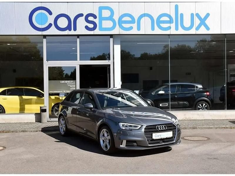 Gris Utilisé 2020 Audi A3 Sportback Sport Berline | 23 480 € (Bon prix) - Image 1/4