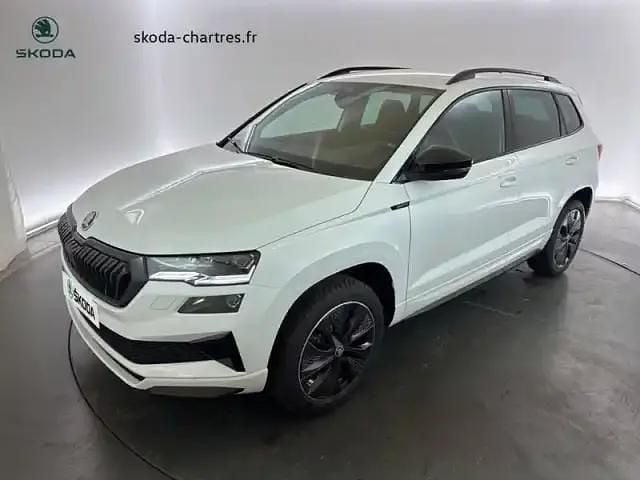 Blanc Utilisé 2025 Skoda Karoq SportLine SUV | 39 290 € (Prix cher) - Image 1/4