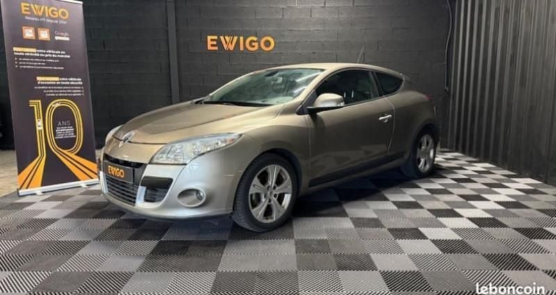 Beige Utilisé 2011 Renault Mégane III Dynamique Berline | 6 990 € (Prix juste) - Image 1/4