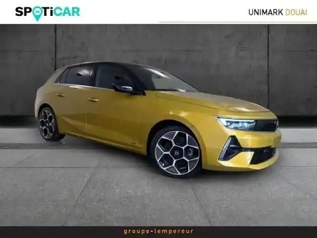 Occasion Opel Astra Ultimate 2024 Jaune kult métallisé/toit noir karbon Berline