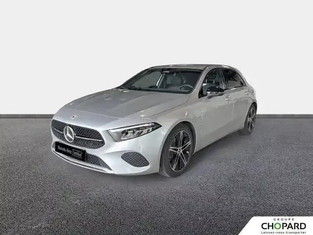Hightechsilber metallic Utilisé 2024 Mercedes A180 Berline | 31 290 € (Bon prix) - Image 1/4