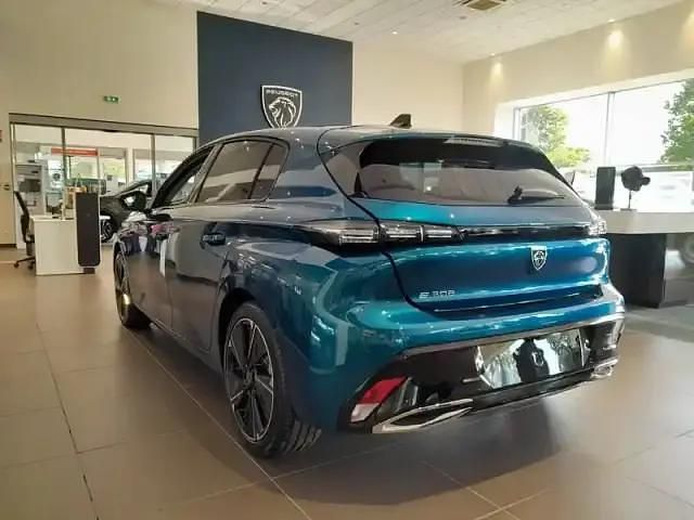 Nouvelle Peugeot 308 22 kW (30 ch) 2025 Teinte métallisée bleu obsession Berline