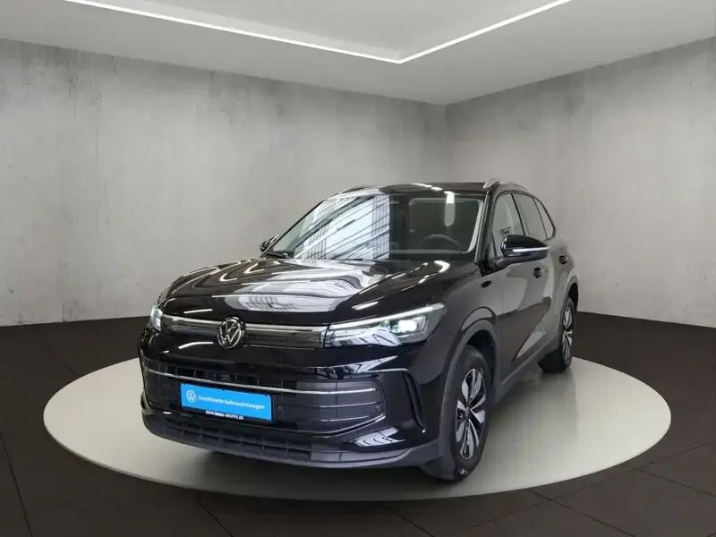 Noir Utilisé 2024 VW Tiguan Life SUV | 44 300 € (Prix juste) - Image 1/4