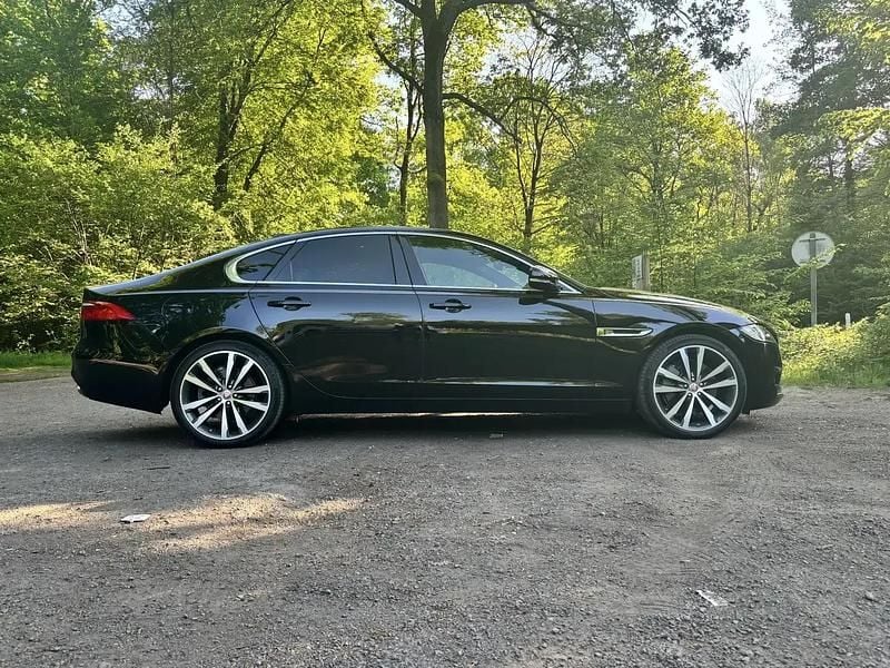 Utilisé 2016 Jaguar XF Portfolio Berline | 30 800 € - Image 1/4
