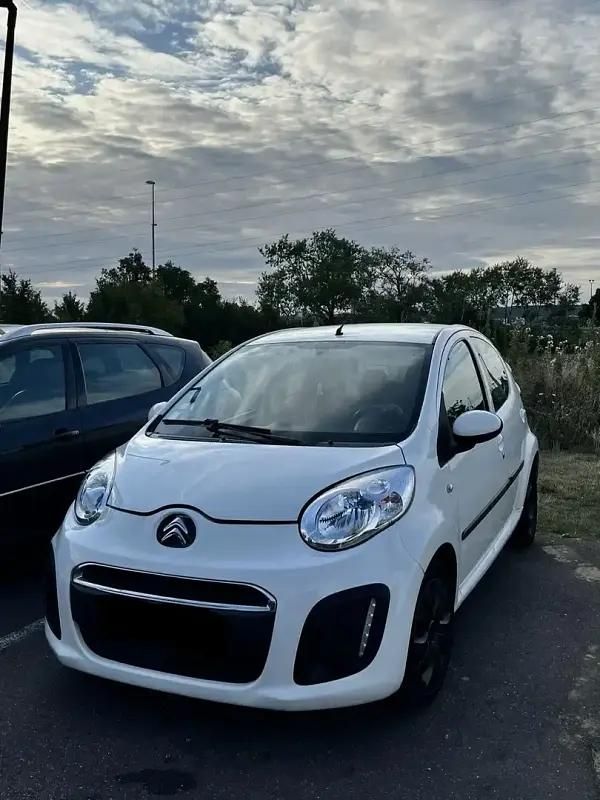 Blanc Utilisé 2012 Citroën C1 Exclusive Citadine | 2 300 € - Image 1/4