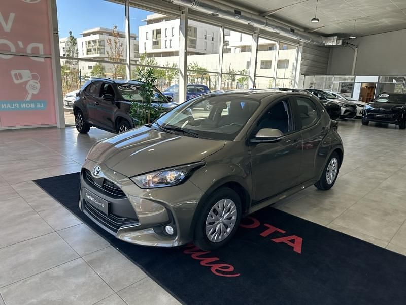 Gris Utilisé 2023 Toyota Yaris Hybrid Business Edition | 19 990 € (Super prix) - Image 1/4