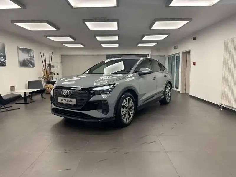 Gris Utilisé 2022 Audi Q4 Sportback e-tron Sport SUV | 30 666 € (Prix cher) - Image 1/4