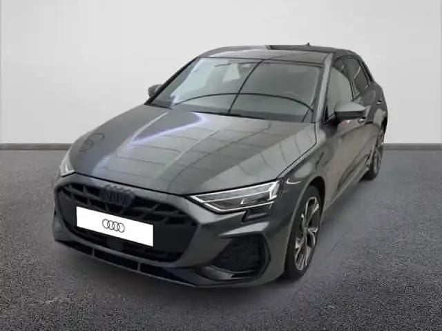 Gris Utilisé 2025 Audi A3 Sportback e-tron S-Line Citadine | 49 990 € - Image 1/4