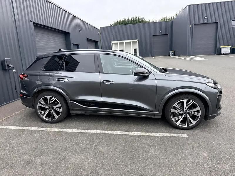 Gris Utilisé 2024 Audi SQ6 e-tron SUV | 78 900 € - Image 1/4