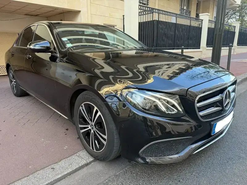 Noir Utilisé 2018 Mercedes E200 Executive Berline | 15 800 € - Image 1/4