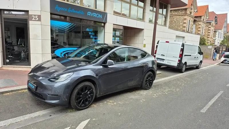 Gris Utilisé 2021 Tesla Model Y Long Range SUV | 32 990 € (Prix assez cher) - Image 1/4