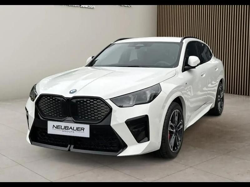 Blanc Utilisé 2025 BMW iX2 M Sport SUV | 44 590 € (Prix juste) - Image 1/4