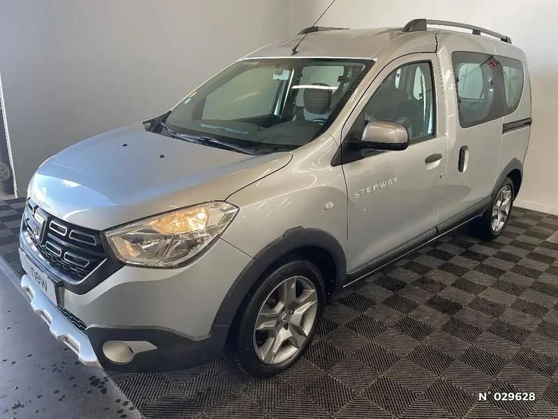 Gris Utilisé 2019 Dacia Dokker Stepway Van | 15 990 € (Prix juste) - Image 1/4