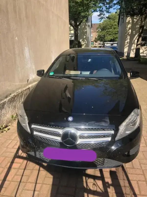 Noir Utilisé 2013 Mercedes A200 Berline | 11 000 € (Prix juste) - Image 1/4