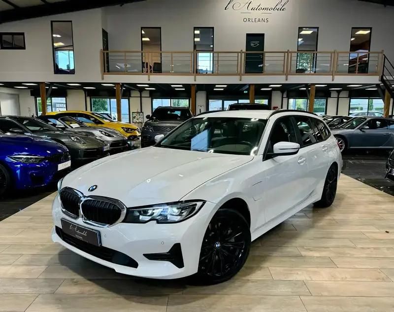 Blanc Utilisé 2020 BMW 330e Sport Line Berline | 28 990 € (Bon prix) - Image 1/4