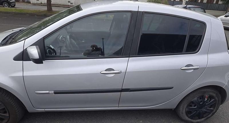 Occasion Renault Clio III 75 ch (55 kW) 2011 Berline