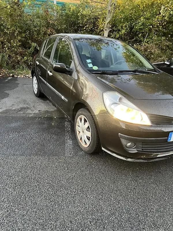 Utilisé 2006 Renault Clio II Authentique Berline | 4 000 € (Bon prix) - Image 1/4